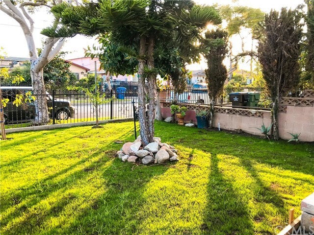 Foto del edificio - 3841 W 110th St