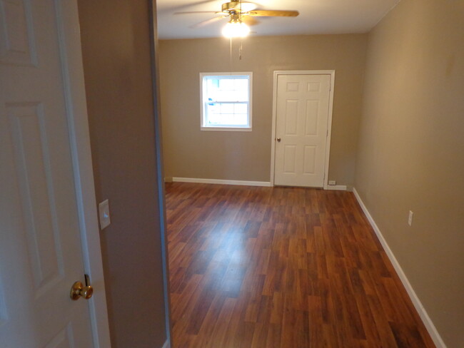 Foto del edificio - 605 Poplar Ln
