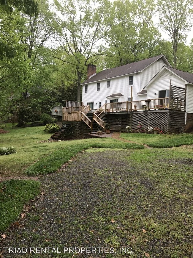 Foto del edificio - 4 br, 2.5 bath House - 1112 GREENMONT DR.