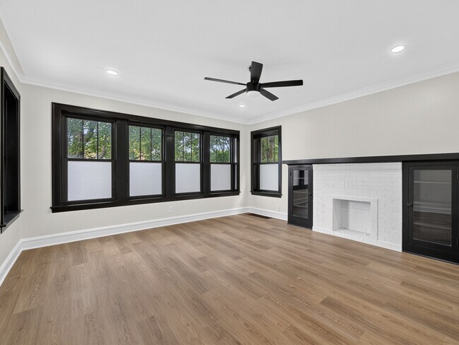 Foto del edificio - 6145 W Rosedale Ave