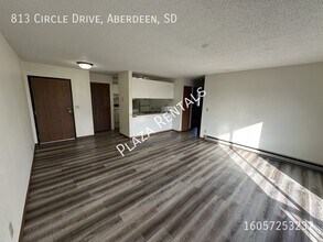 Building Photo - 307 11th Ave NW