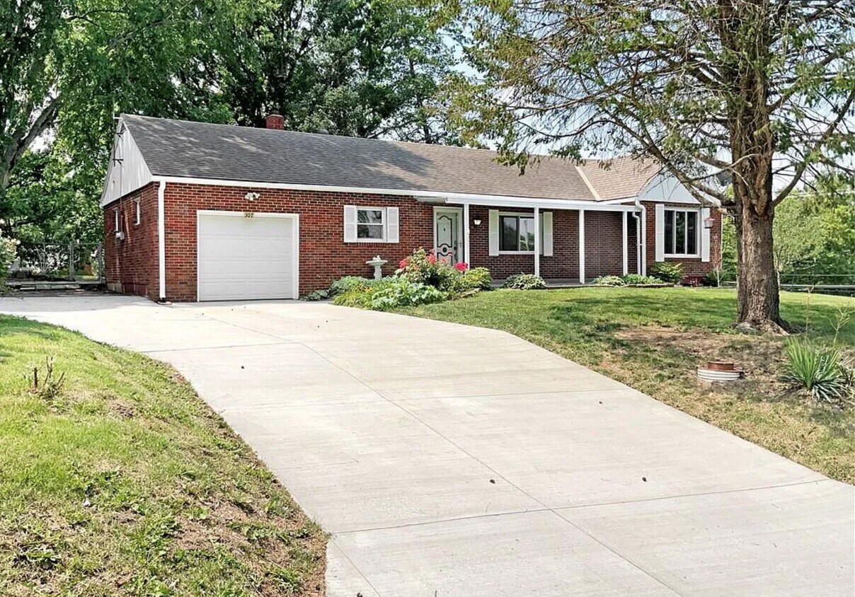 307 NW 54th Ter, Kansas City, MO 64118 House Rental in Kansas City