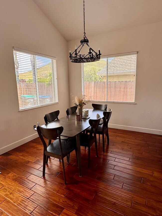 Foto del edificio - Spacious Home in the sought after The Arbo...