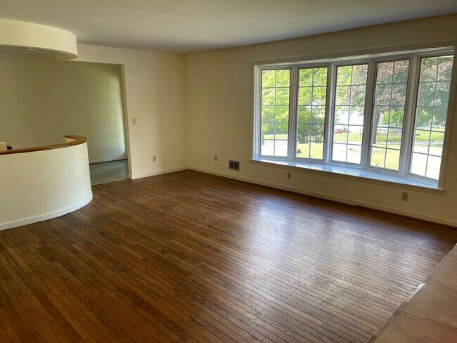 Foto del edificio - 1530 Everlea Rd
