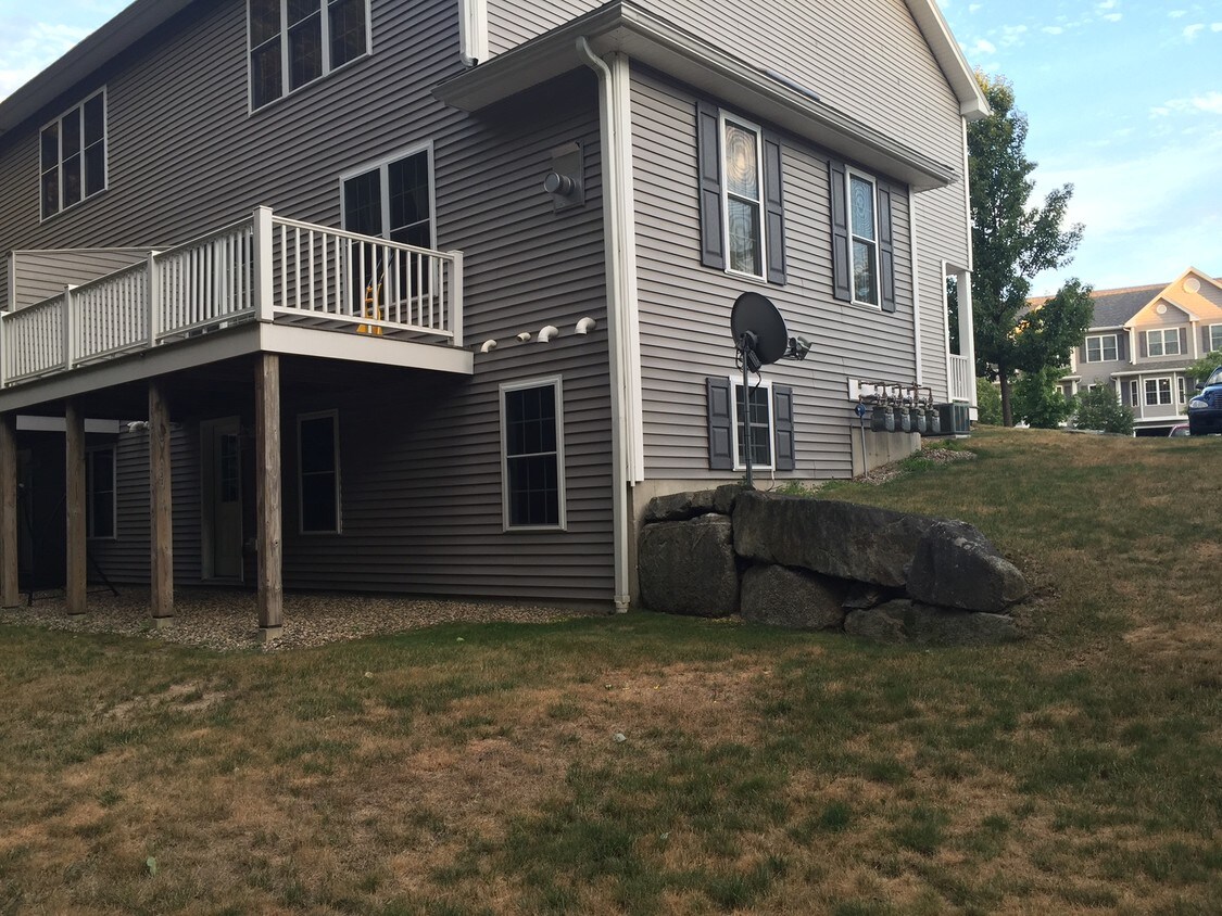 16 Hillside Ln, Newmarket, NH 03857 Townhome Rentals in Newmarket NH