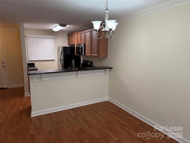 Foto del edificio - 1348 Green Oaks Ln