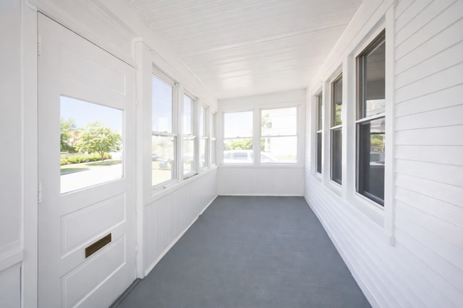 Building Photo - June Move In- 5 Bed Single Family House in Macgroveland - Newly updated basement and kitchen! Pet...