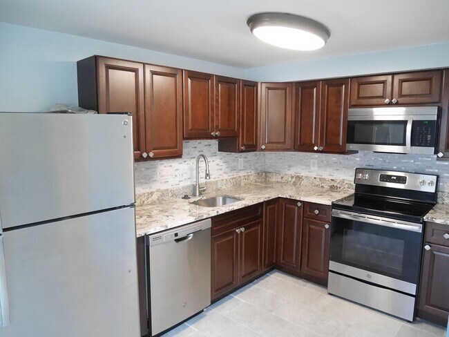 Building Photo - Spacious Townhome- Parkville, MD