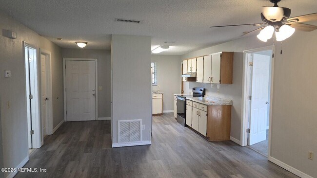 Foto del edificio - 24 Wellside Ln