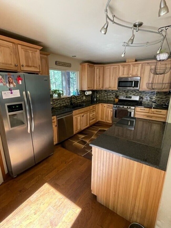 Foto del edificio - Charming pet friendly home available for a...