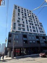 Building Photo - 758 Dovercourt Rd
