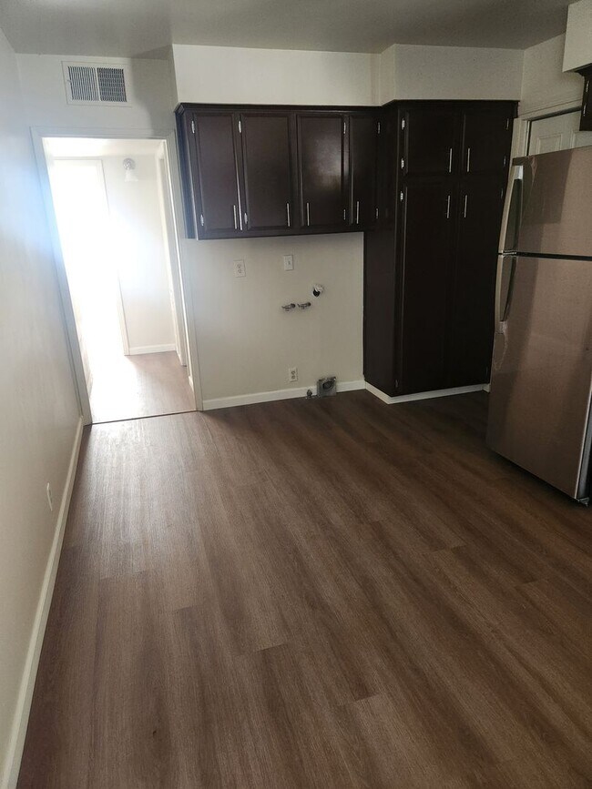 Foto del edificio - 1433 E Sequoia Ave