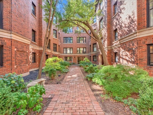 Building Photo - 325 W Belden Ave