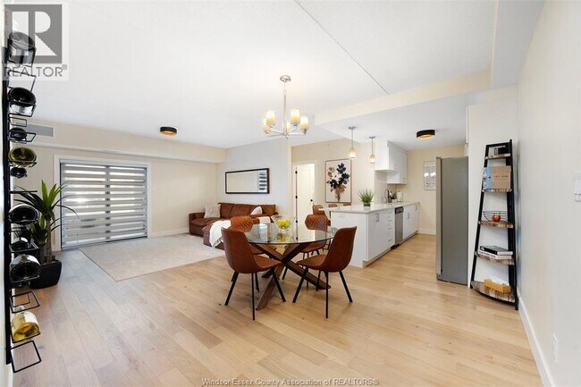 Photo du bâtiment - 2550 Sandwich W Pkwy