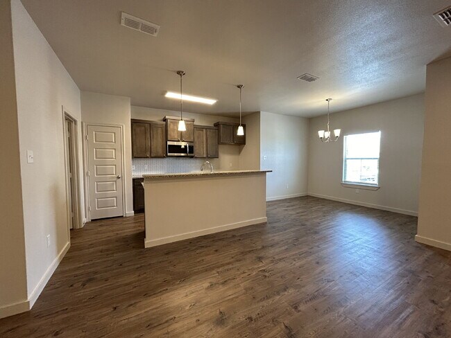 Foto del edificio - Beautiful 2-Story Townhome!