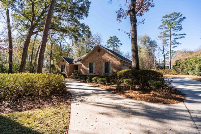Building Photo - 4bd/2ba NE All Brick Beauty off Kerry Forest