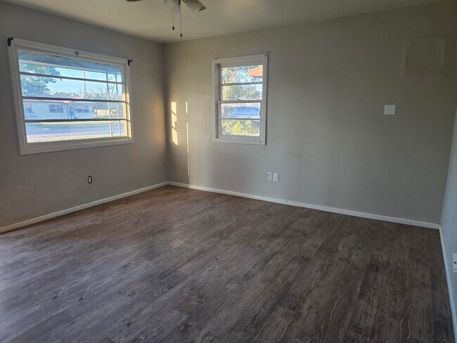 Foto del edificio - 2415 E 30th St