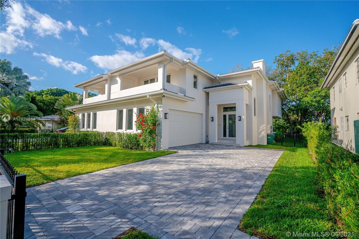 Foto principal - 3510 Segovia St