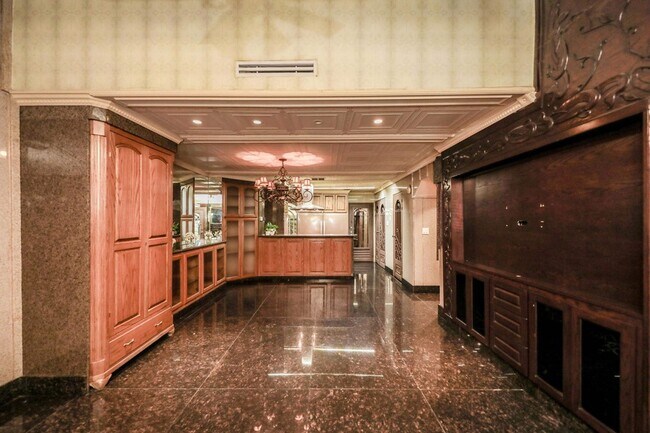 Foto del edificio - 5500 McPherson Rd