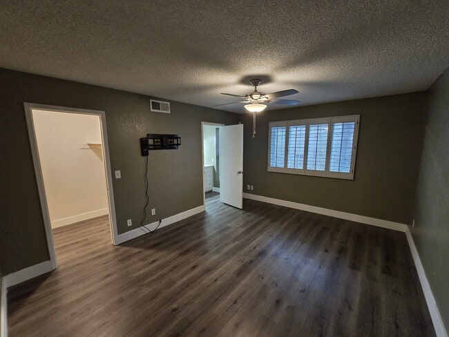 Building Photo - 3420 W Campo Bello Dr