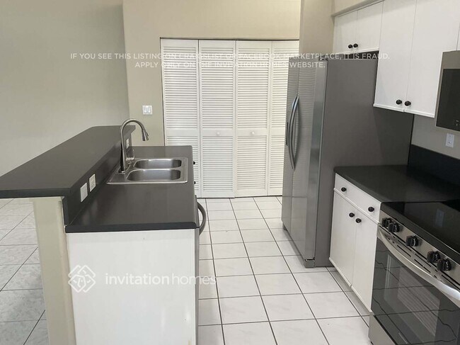 Foto del edificio - 18863 NW 24th Ct