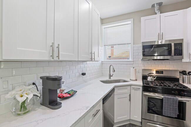 Building Photo - 1111 Bonnie Brae Pl