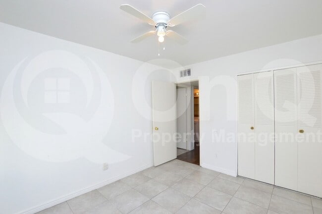 Building Photo - 2331 W Carson Dr