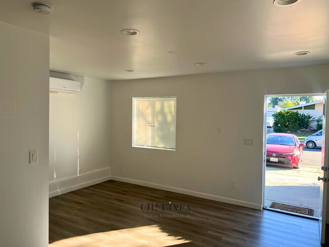 Foto del edificio - 8400 Fullbright Ave