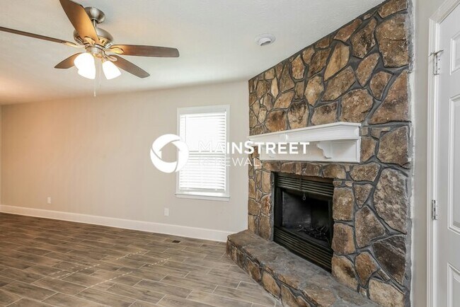 Foto del edificio - 3 Bedroom Pet-Friendly Home in Dawsonville, GA with Main Street Renewal