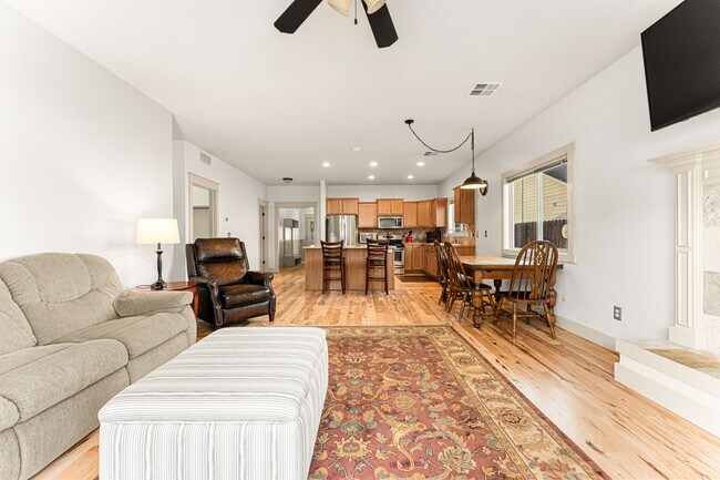 Building Photo - 11116 W Wild Iris St