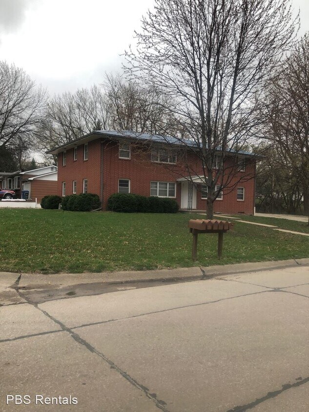 Primary Photo - 1720 Boswell Ave
