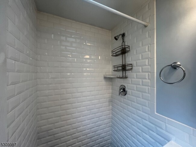 Foto del edificio - 72 Woodside Ave