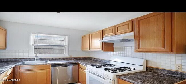 Building Photo - 52 Scotch Pine Dr