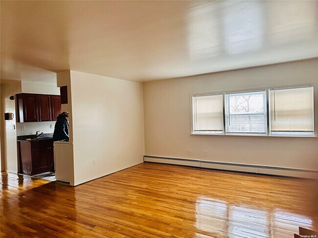 Foto del edificio - 133 Dubois Ave