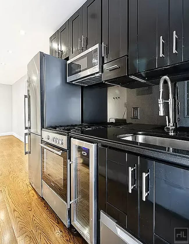 Foto del edificio - East 1st Street