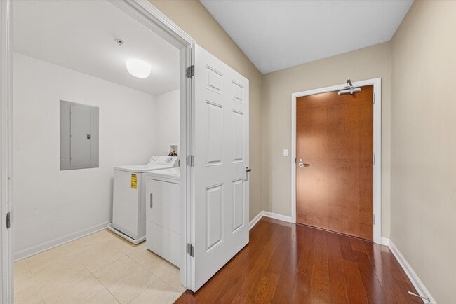 Foto del edificio - 255 E Liberty Dr