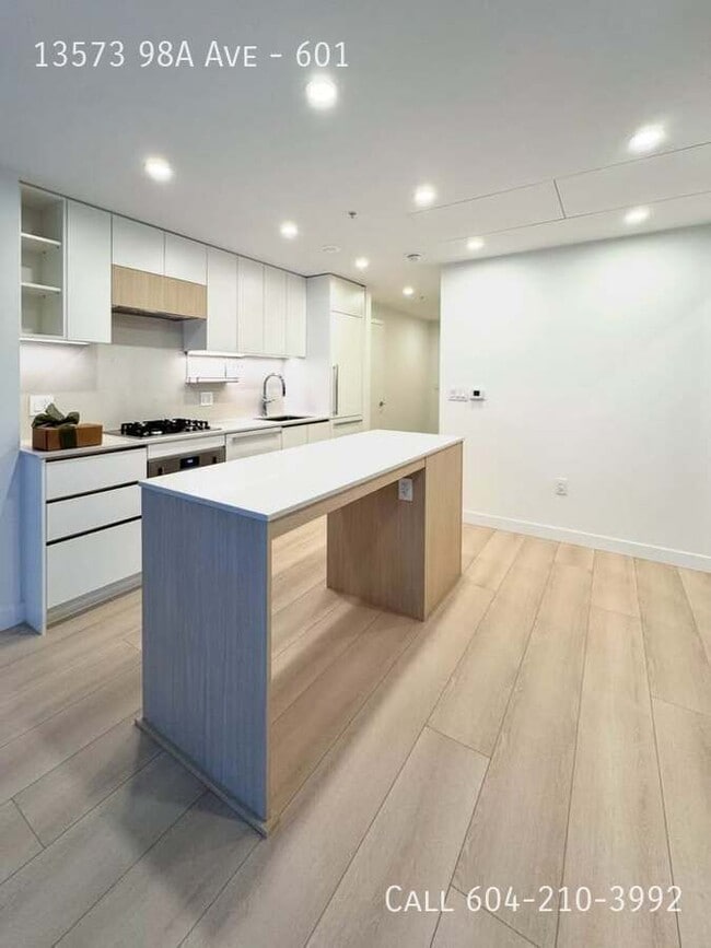 Building Photo - Brand New Condo in Central Surrey