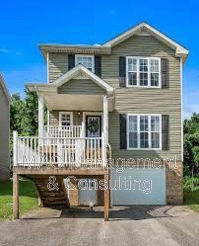 Building Photo - 1028 Nottingham Dr