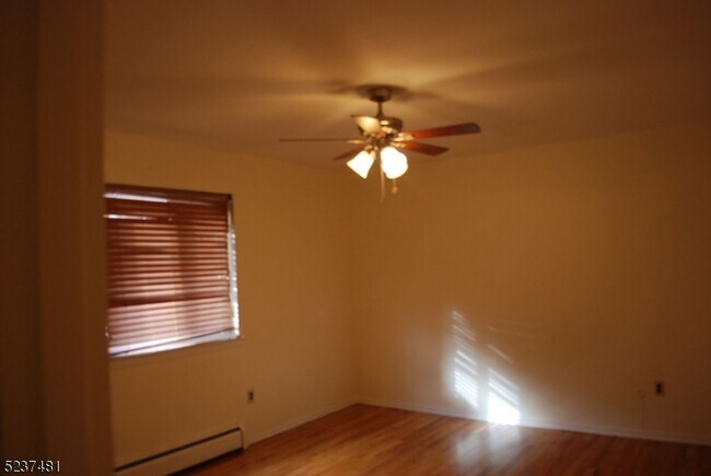 Foto del edificio - 180 Littleton Rd