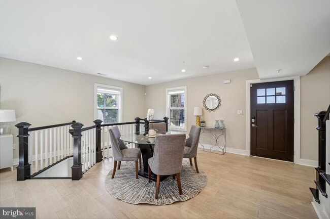 Photo - 901 Lawrence St NE House