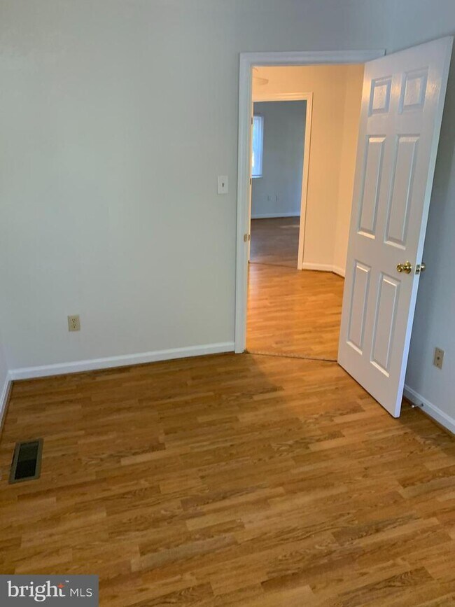 Building Photo - 252 Forest Grove Rd
