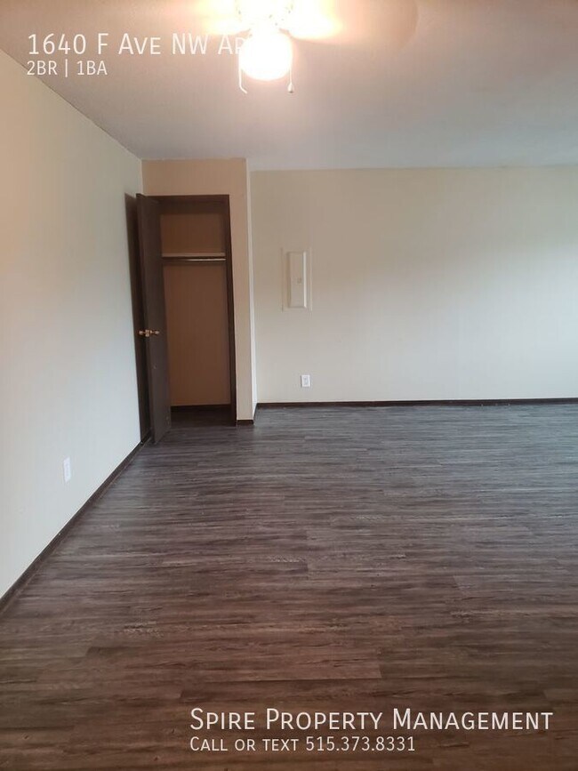 Building Photo - NW 2 Bedroom 1 bath with New Flooring, Nea...