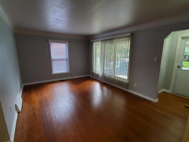 Foto del edificio - 8224 Riverdale St