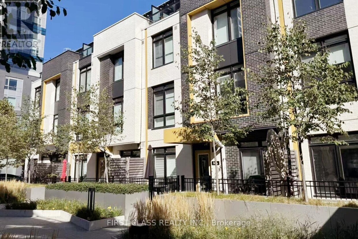 Primary Photo - 100-T100 River St