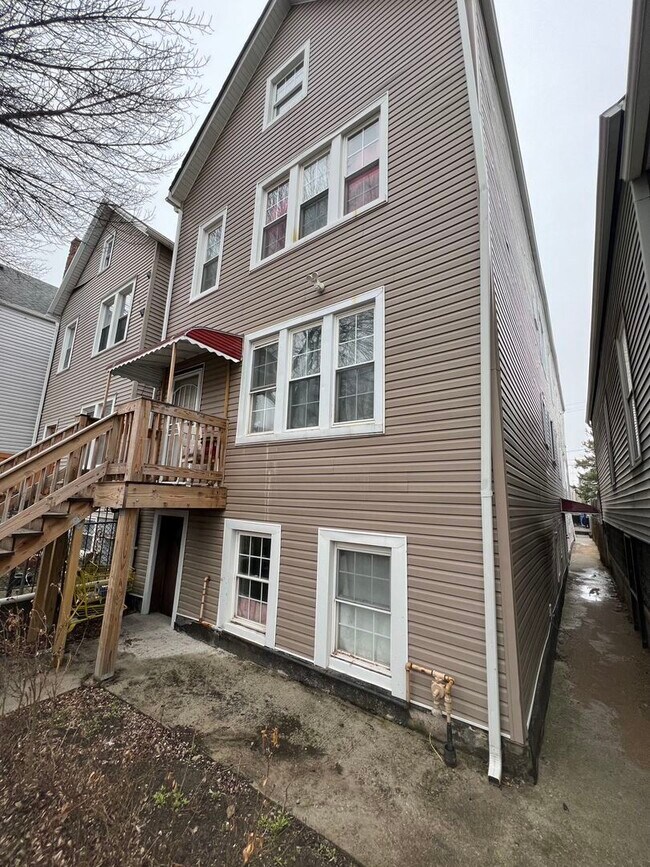 Building Photo - 4609 S Paulina St