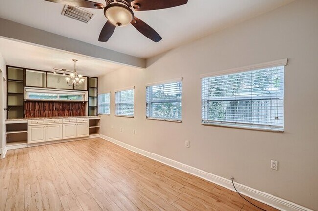 Foto del edificio - 1362 Admiral Woodson Lane, Clearwater, FL,...