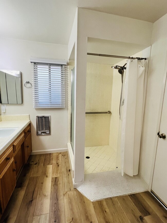 Foto del edificio - 6212 Friant Dr