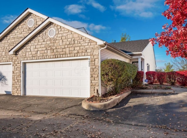 Building Photo - 4680 Athalia Dr