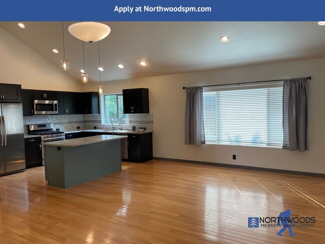 Foto del edificio - Beautiful 3 Bedroom 2 Bath Home-Located in...