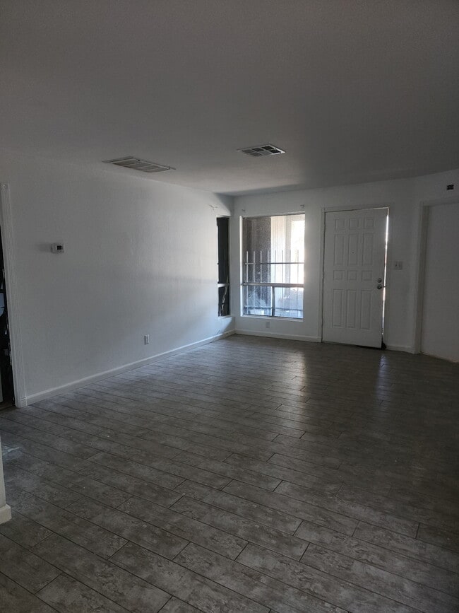 Building Photo - 4820 N 89th Ave